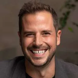 Mike McAra