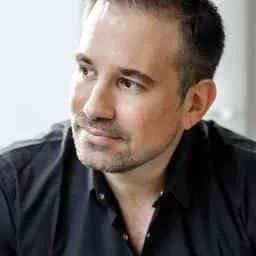Yuval Ariav
