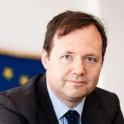 Roberto Viola