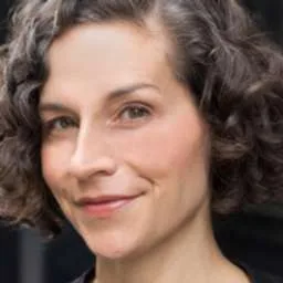 Sara Holoubek