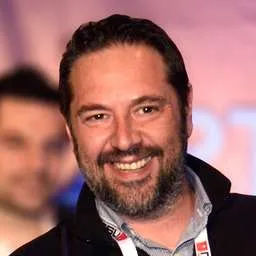 Alexander Caravitis, Founder & CEO at Hosthub