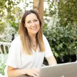 Lara Russell-Jones