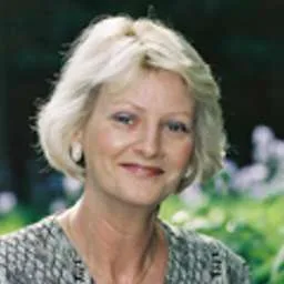 Sandra Ralston