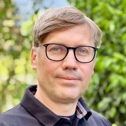 Roland Fassauer, Co-Founder HeyLara.de at l1r1