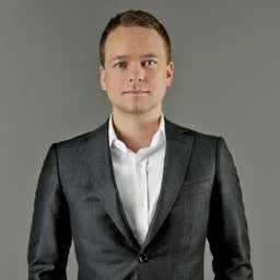 Sascha van Holt, Founding Partner and Managing Director at Crosslantic Capital