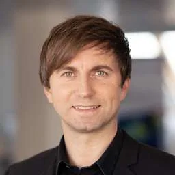 Schnidar Harald, CEO at SCARLETRED