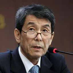 Dong-gull Lee