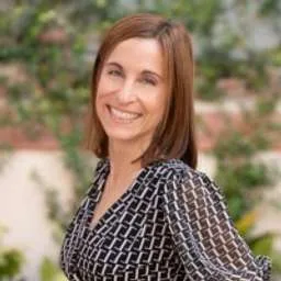 Dayana Peraza Puente, Angel Investor