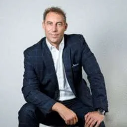 Dirk Steller