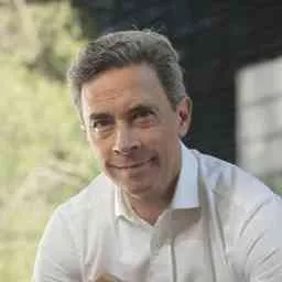 Óscar Bravo, Angel Investor