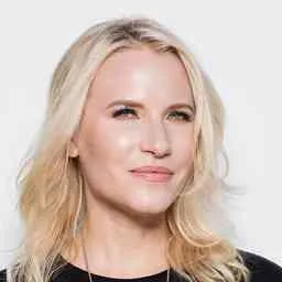 Laura Escude